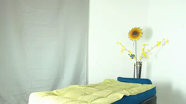 Snapshot of Madison__12 chatting on 12/11/24, 12:12 Madison 12 online show from 12/11/24, 12:12