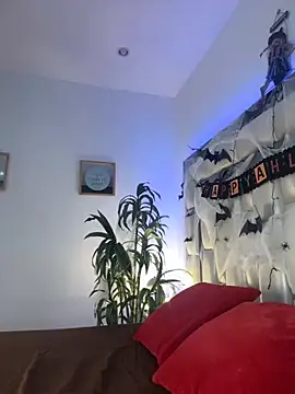  ISABELLA HOT  online show from 10/30/25, 12:25