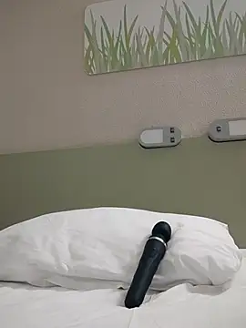 Snapshot of senhorasegredo chatting on 10/03/25, 08:32 senhorasegredo online show from 10/03/25, 08:32