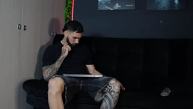 Snapshot of Austin_bolt chatting on 01/13/26, 02:59 Austin bolt online show from 01/13/26, 02:59