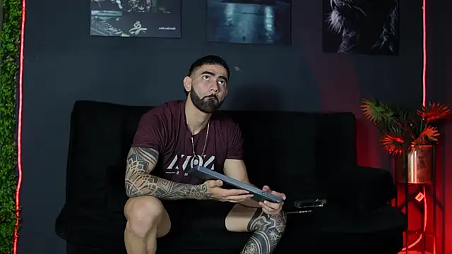 Snapshot of Austin_bolt chatting on 01/07/26, 03:00 Austin bolt online show from 01/07/26, 03:00