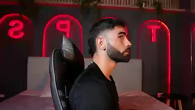 Austin bolt online show from 10/31/25, 03:47