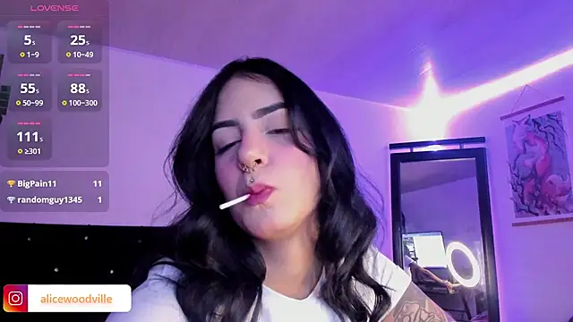 Snapshot of Alice_woodville chatting on 01/11/25, 10:29 Alice woodville online show from 01/11/25, 10:29