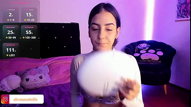 Snapshot of Alice_woodville chatting on 12/30/24, 11:38 Alice woodville online show from 12/30/24, 11:38