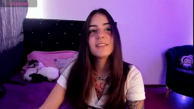 Snapshot of Alice_woodville chatting on 12/27/24, 09:32 Alice woodville online show from 12/27/24, 09:32