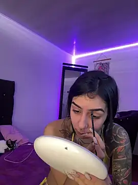 Snapshot of Alice_woodville chatting on 01/12/25, 07:53 Alice woodville online show from 01/12/25, 07:53