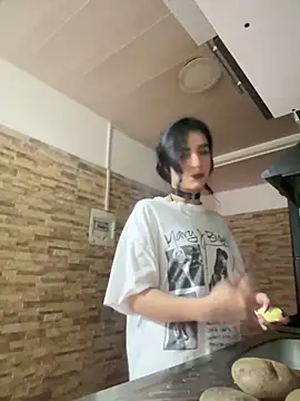 Snapshot of Alice_woodville chatting on 03/04/25, 06:29 Alice woodville online show from 03/04/25, 06:29