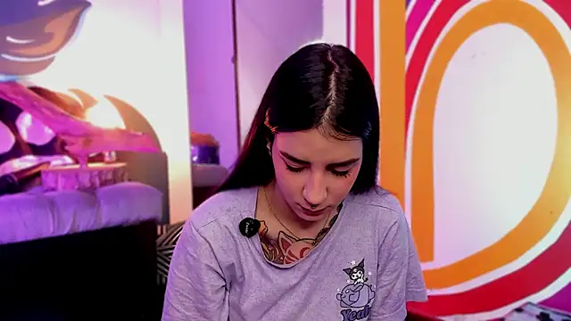 Snapshot of Alice_woodville chatting on 09/18/25, 03:15 Alice woodville online show from 09/18/25, 03:15