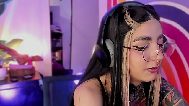 Snapshot of Alice_woodville chatting on 09/12/25, 09:03 Alice woodville online show from 09/12/25, 09:03