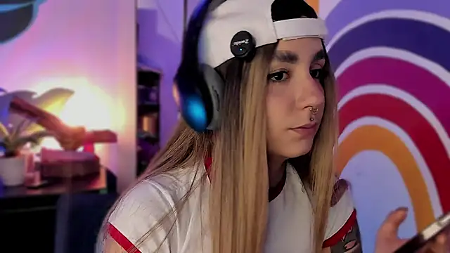 Snapshot of Alice_woodville chatting on 09/11/25, 08:53 Alice woodville online show from 09/11/25, 08:53