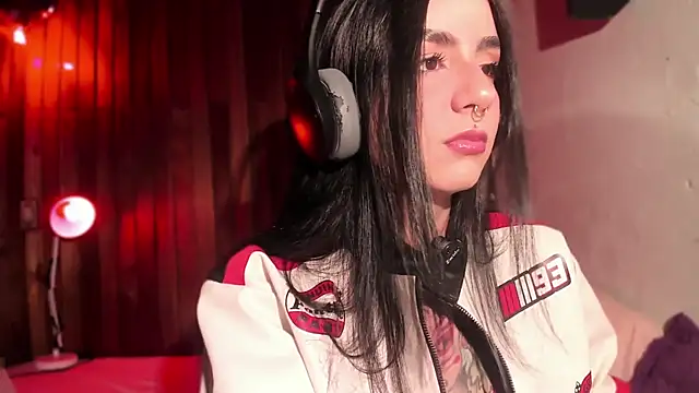 Snapshot of Alice_woodville chatting on 11/10/25, 05:23 Alice woodville online show from 11/10/25, 05:23