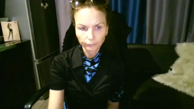 Elizabe th online show from 10/15/25, 05:43