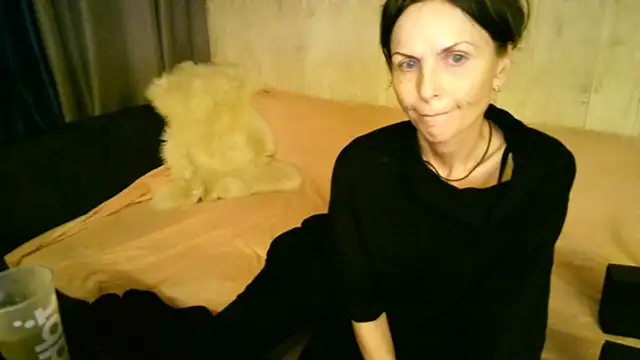 Elizabe th online show from 10/18/25, 08:44