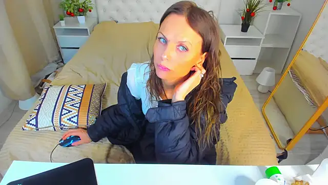 Elizabe th online show from 12/15/24, 04:51