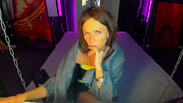 Elizabe th online show from 03/10/25, 10:07