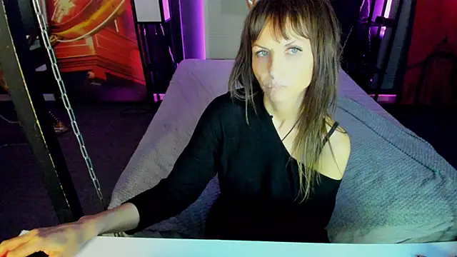 Elizabe th online show from 02/02/25, 12:19