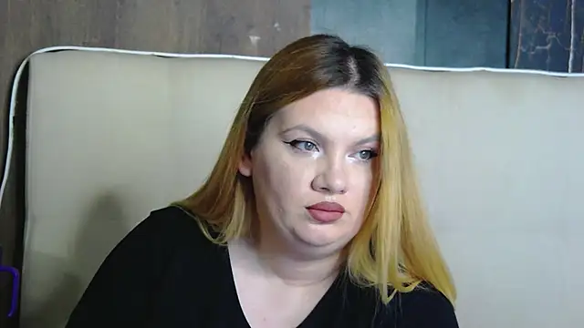 MelanieBrownn online show from 12/19/25, 06:38