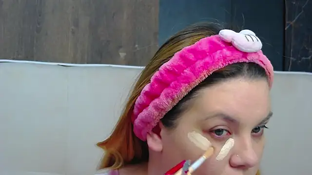 MelanieBrownn online show from 12/17/25, 06:40