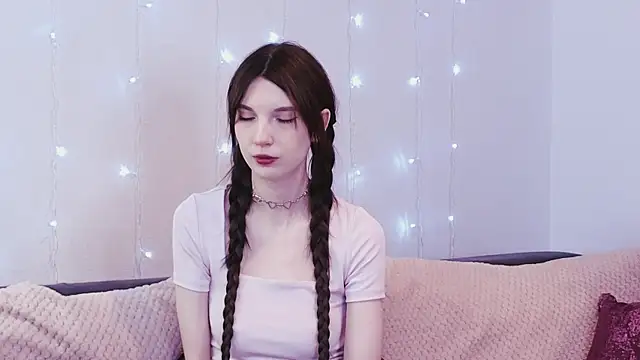 KimWilli online show from 01/28/25, 04:08