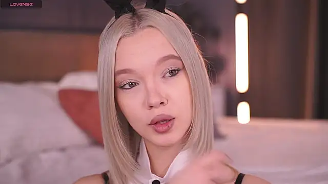  AlinaBailey online show from 12/04/25, 07:40