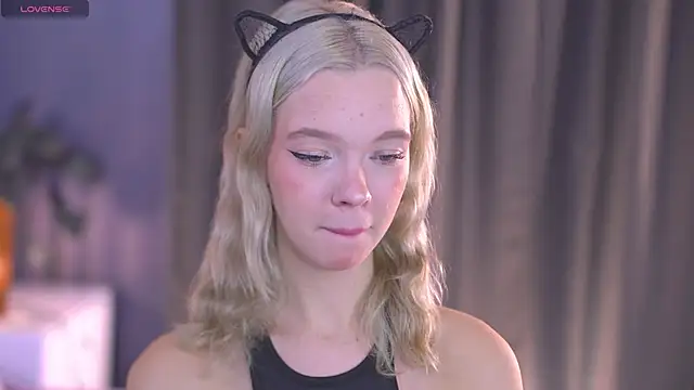  AlinaBailey online show from 10/17/25, 08:06