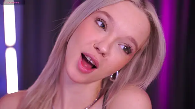  AlinaBailey online show from 04/08/26, 07:10