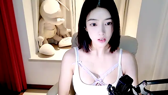 Snapshot of initial-lucky chatting on 12/16/24, 04:16 initial-lucky online show from 12/16/24, 04:16