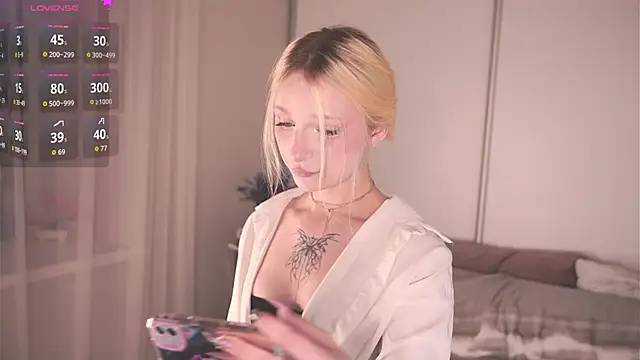 Snapshot of Naughty__Couplles chatting on 02/13/26, 04:07 Naughty Couplles online show from 02/13/26, 04:07