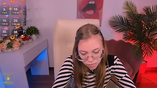 LayriantaVee online show from 03/13/25, 01:29