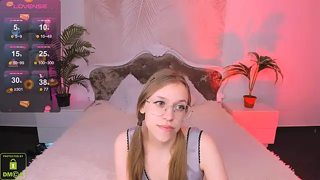 LayriantaVee online show from 03/23/25, 06:58