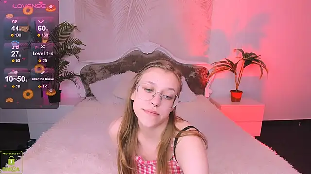 LayriantaVee online show from 03/18/25, 01:34