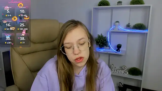 LayriantaVee online show from 03/31/26, 06:04