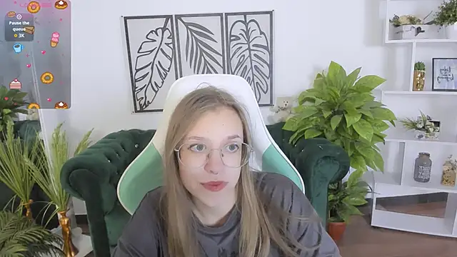 LayriantaVee online show from 09/18/25, 06:16