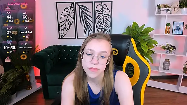 LayriantaVee online show from 03/07/25, 10:02