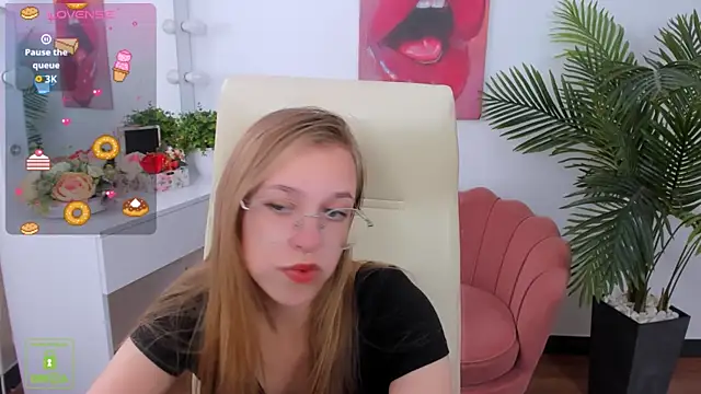 LayriantaVee online show from 09/23/25, 06:42