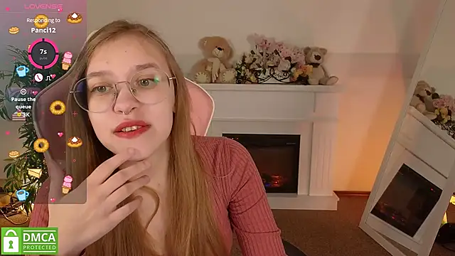 LayriantaVee online show from 03/28/26, 07:09