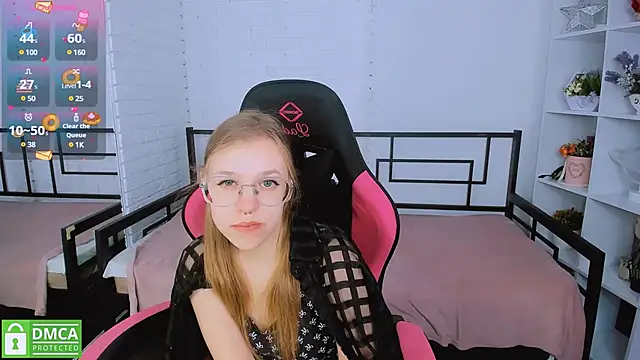 LayriantaVee online show from 03/11/25, 07:14