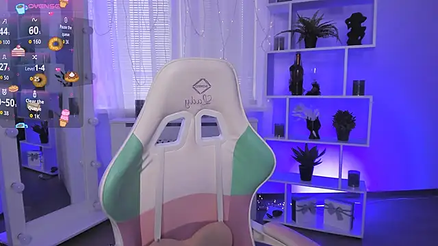 LayriantaVee online show from 03/25/26, 06:57