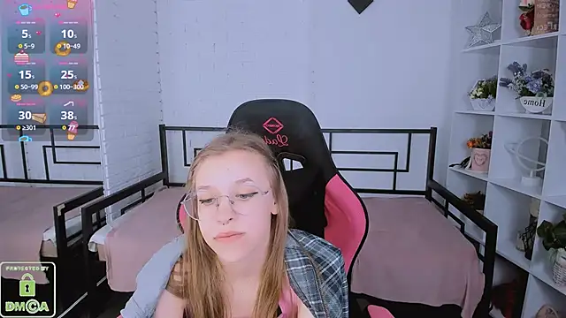 LayriantaVee online show from 03/21/25, 01:34