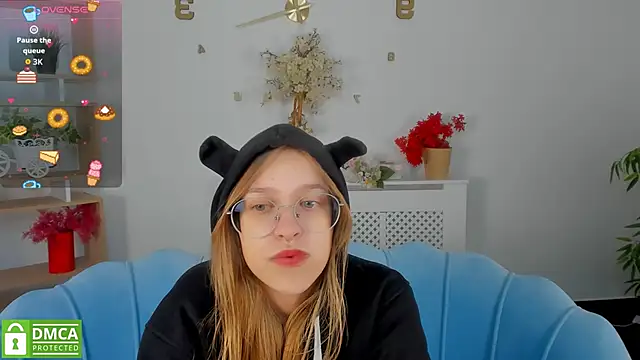 LayriantaVee online show from 10/10/25, 06:14