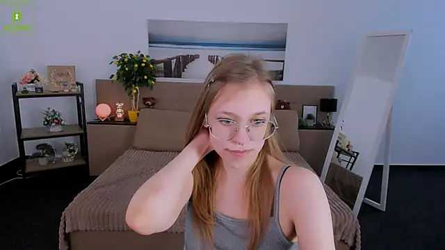 LayriantaVee online show from 03/02/25, 10:05