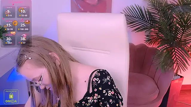 LayriantaVee online show from 03/14/25, 01:35