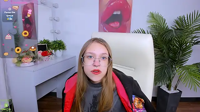 LayriantaVee online show from 09/28/25, 06:09