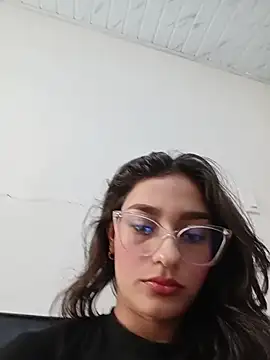 Snapshot of Ary-18 chatting on 10/27/25, 01:34 Ary-18 online show from 10/27/25, 01:34