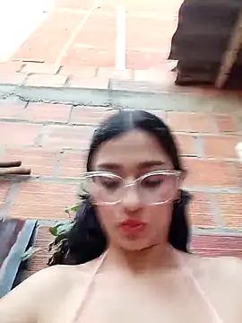 Snapshot of Ary-18 chatting on 11/19/25, 01:44 Ary-18 online show from 11/19/25, 01:44