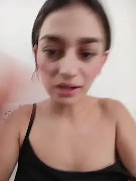 Snapshot of Ary-18 chatting on 10/28/25, 01:32 Ary-18 online show from 10/28/25, 01:32