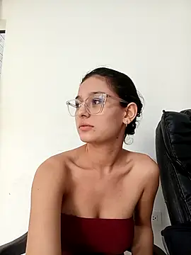 Snapshot of Ary-18 chatting on 11/01/25, 03:06 Ary-18 online show from 11/01/25, 03:06