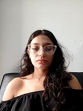 Snapshot of Ary-18 chatting on 12/05/25, 02:04 Ary-18 online show from 12/05/25, 02:04