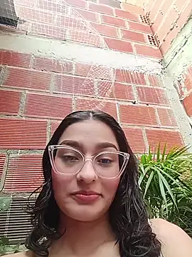 Snapshot of Ary-18 chatting on 10/23/25, 01:43 Ary-18 online show from 10/23/25, 01:43