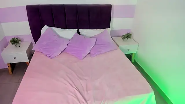 Snapshot of Scarlett__bell chatting on 02/12/26, 01:22 Scarlett bell online show from 02/12/26, 01:22